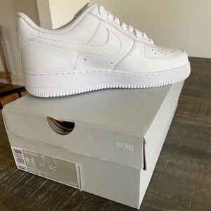 Men’s size 8.5 Nike Air Force 1 ‘07